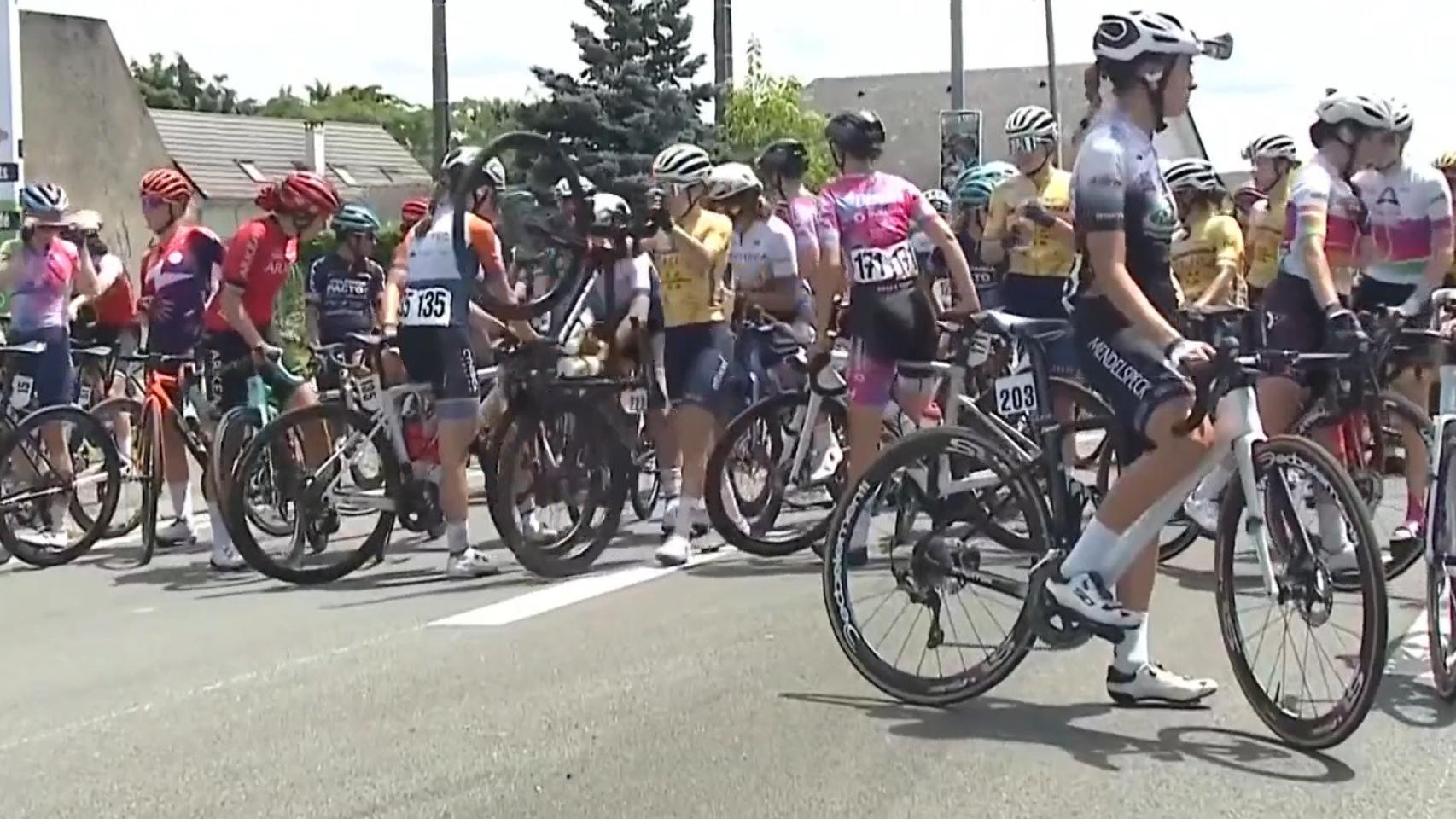 El plante del pelotón en el Tour de los Pirineos.