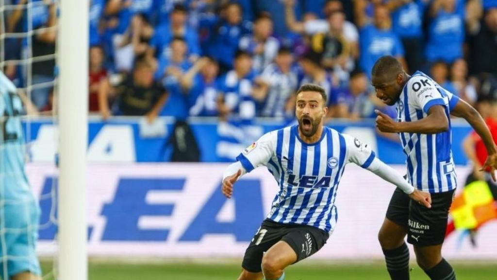 Abde Rebbach celebra un gol con el Deportivo Alavés.