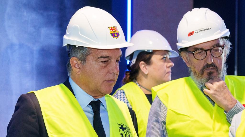 Joan Laporta y Jaume Roures en la visita al Museo temporal del Barça