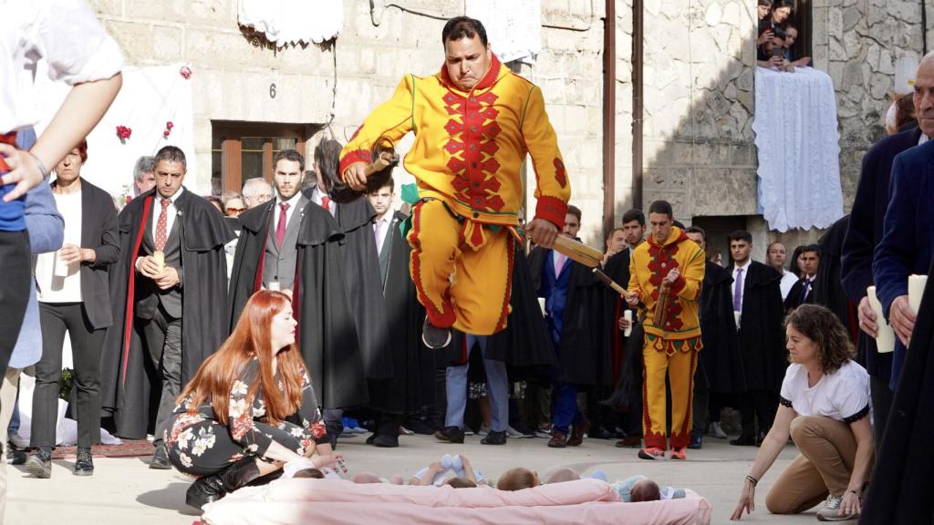 La tradicional fiesta de El Colacho en Castrillo de Murcia