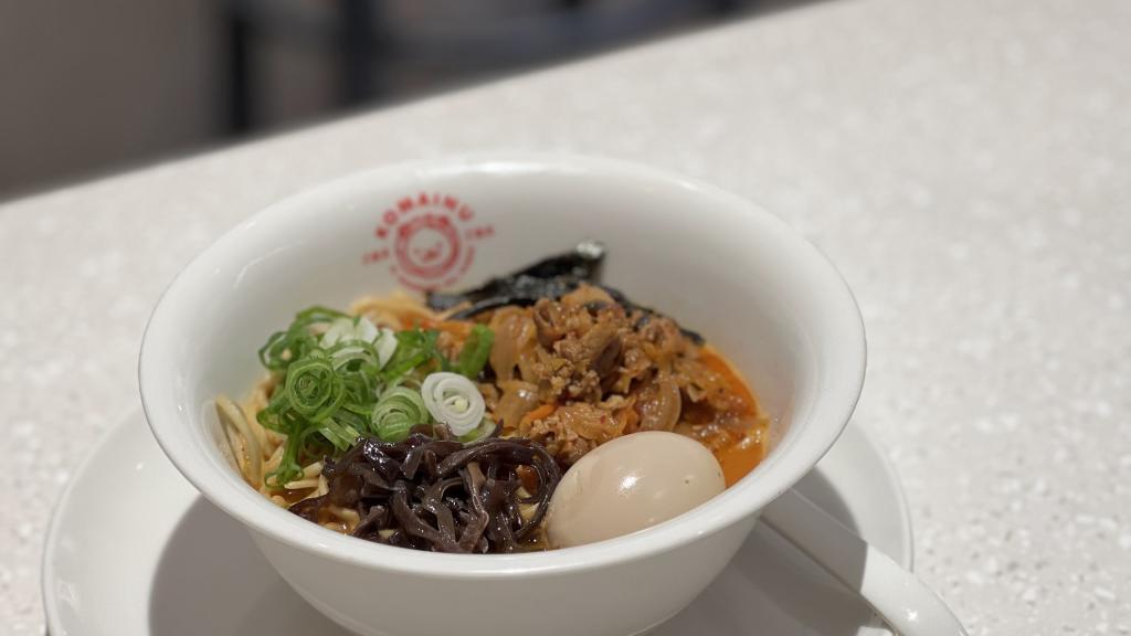 El kimchi ramen es caliente, pero perfecto para el verano por su picante