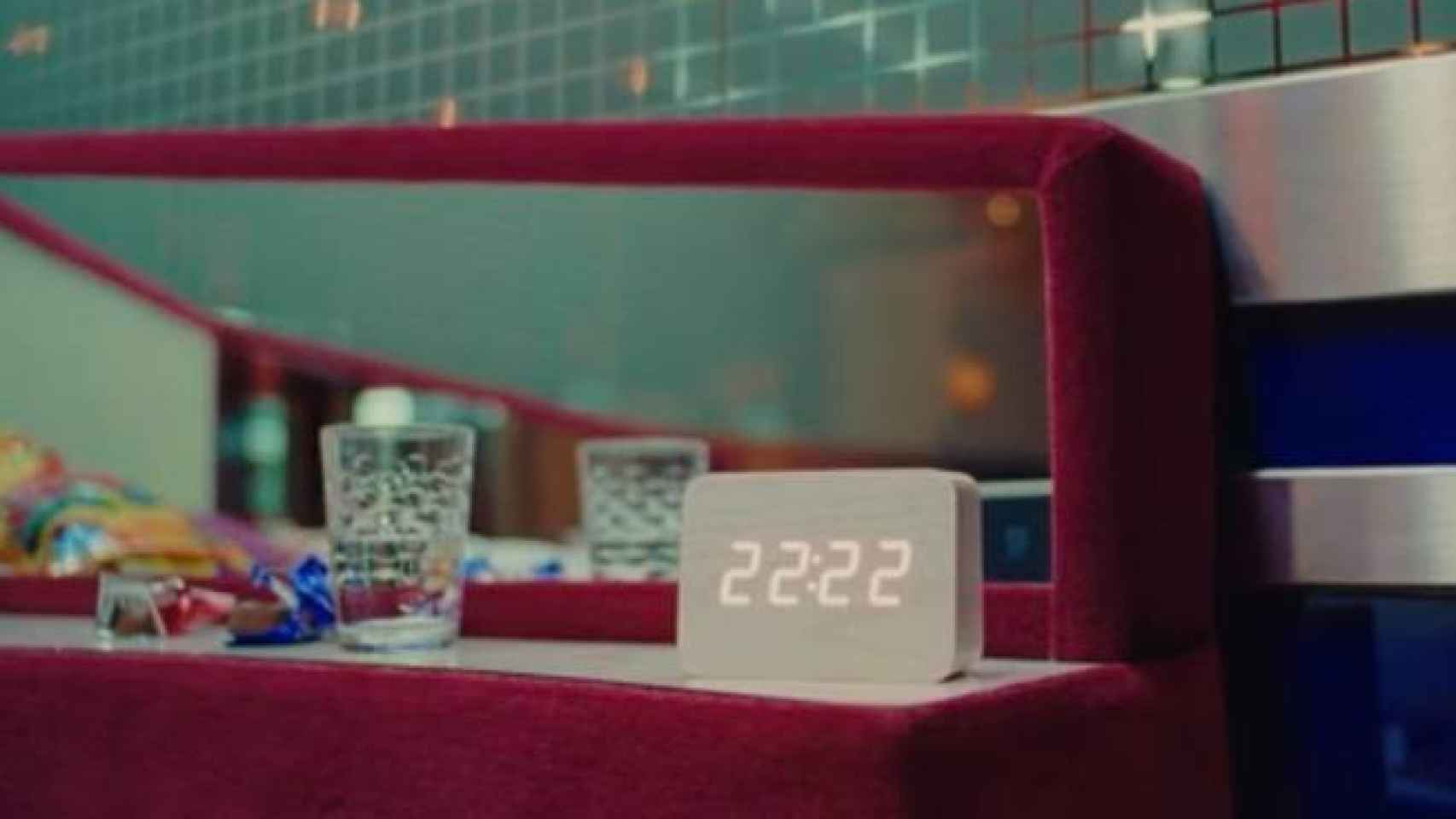 El misterioso reloj digital que aparece en el videoclip de 'Tuya' de Rosalía.