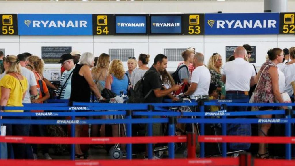 Cola en el aeropuerto de Alicante-Elche durante los primeros meses de este año.