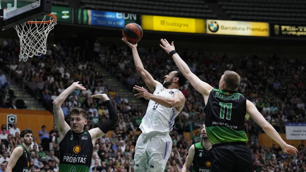 Canasta de Nigel Williams-Goss, en el cuarto partido de la semifinales de la ACB entre Joventut y Real Madrid