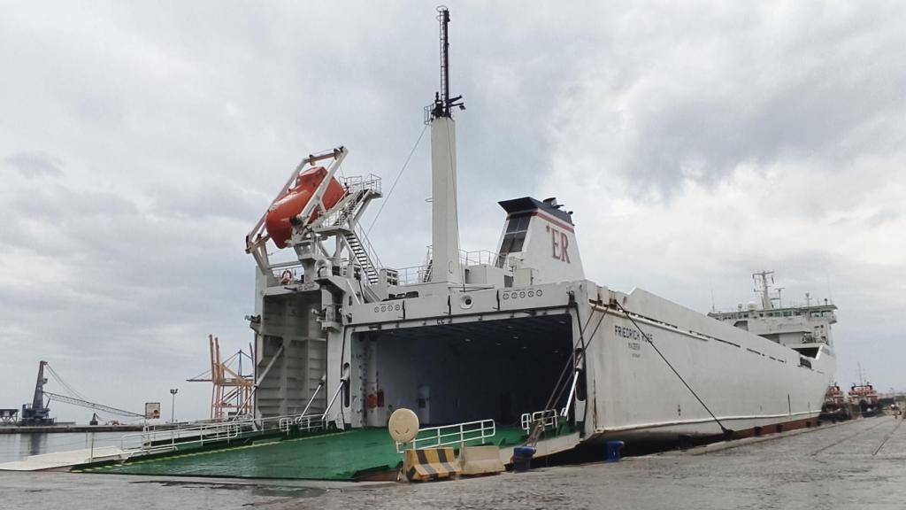 Imagen del barco que opera Peragar en la línea marítima entre Málaga y Tánger.