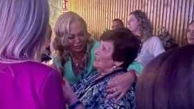 Isabel cumplió un gran sueño a los 77 años: conoció y emocionó a Belén Esteban en Málaga