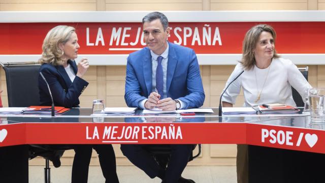 Pedro Sánchez encabeza la reunión en Ferraz de los coordinadores del programa electoral del PSOE.