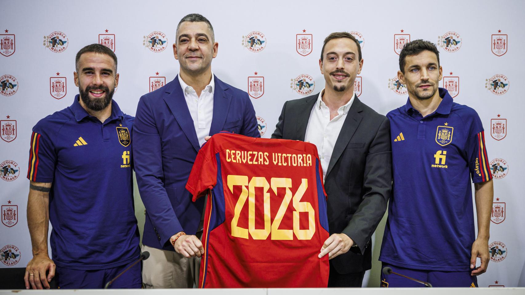 Dani Carvajal, Rubén Rivera, director de Marketing de la RFEF, el Brand Manager de Cervezas Victoria Jose Villalobos y Jesús Navas