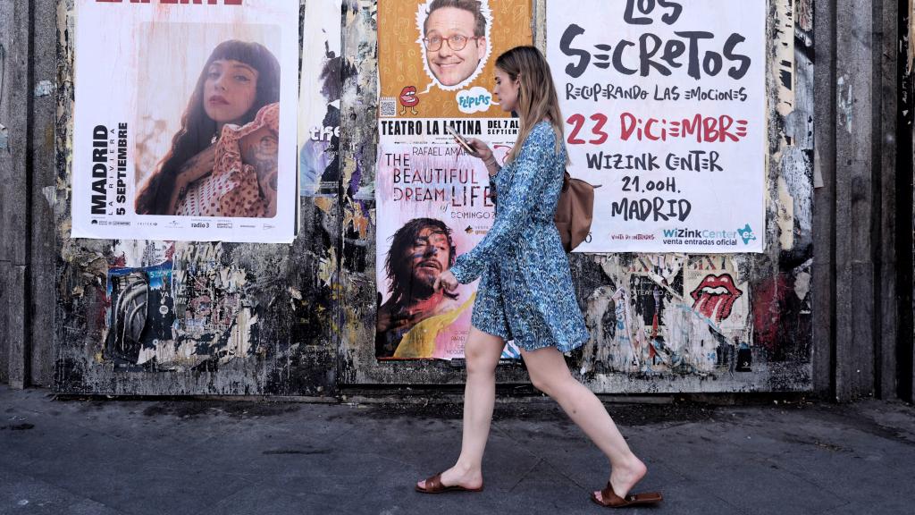 Carteles de conciertos en una calle de Madrid.