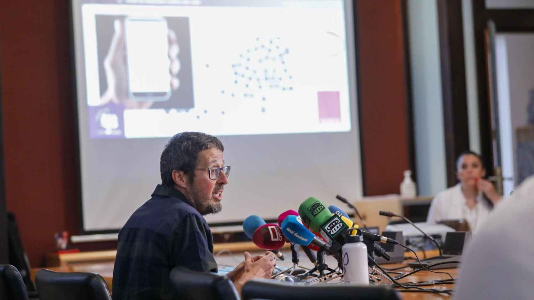 El investigador de la Cátedra del Tajo UCLM-Soliss Raúl Urquiaga durante la rueda de prensa