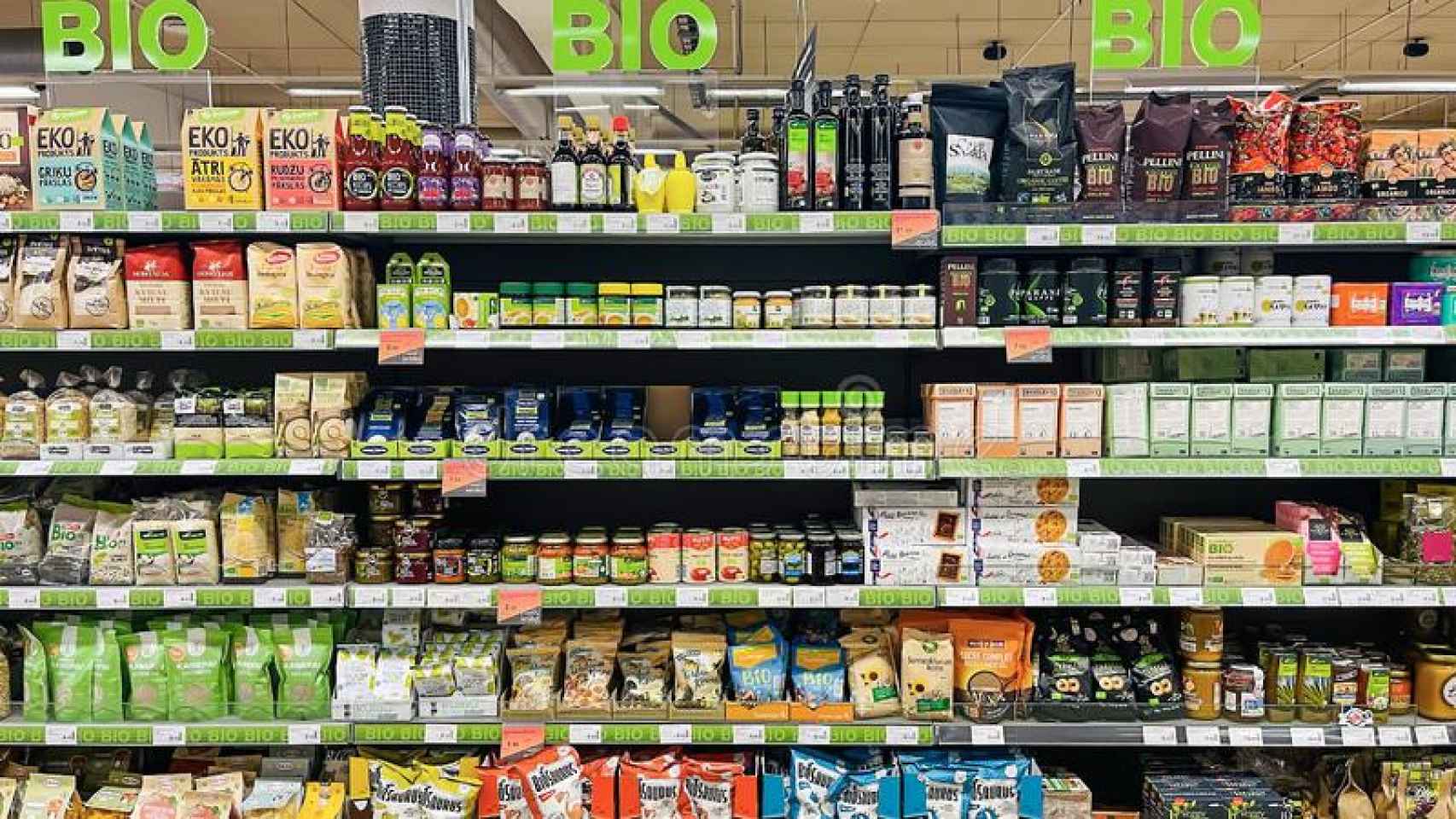 Productos ecológicos en el supermercado.