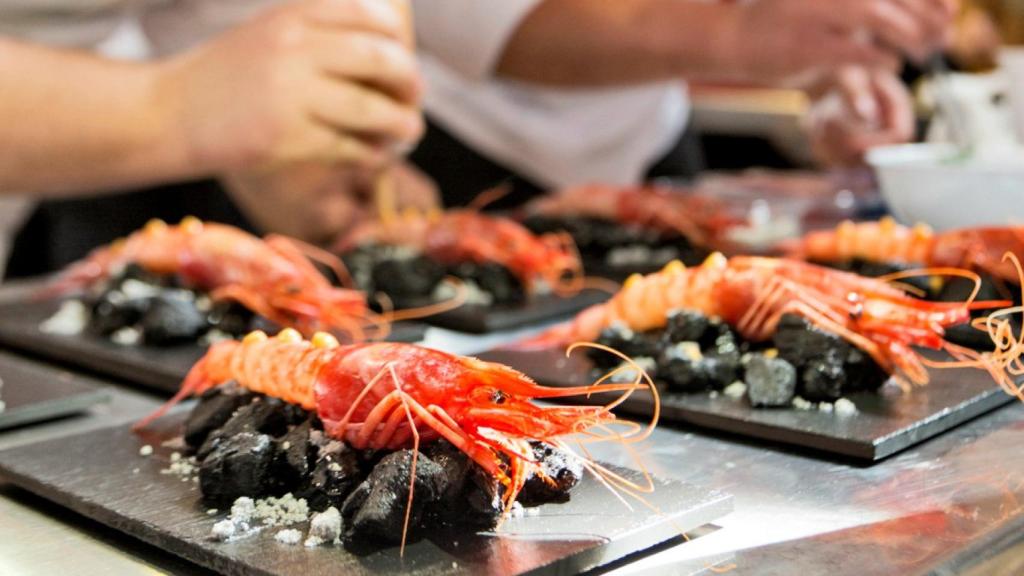 La gamba roja de Dénia es el plato más típico de la Marina Alta, según ChatGPT.