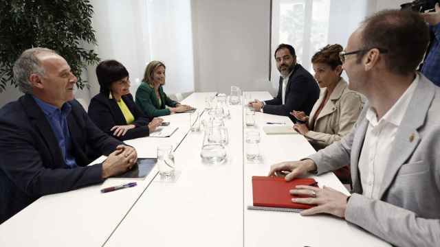 Reunión entre María Chivite (PSN) y Laura Aznal (EH Bildu)