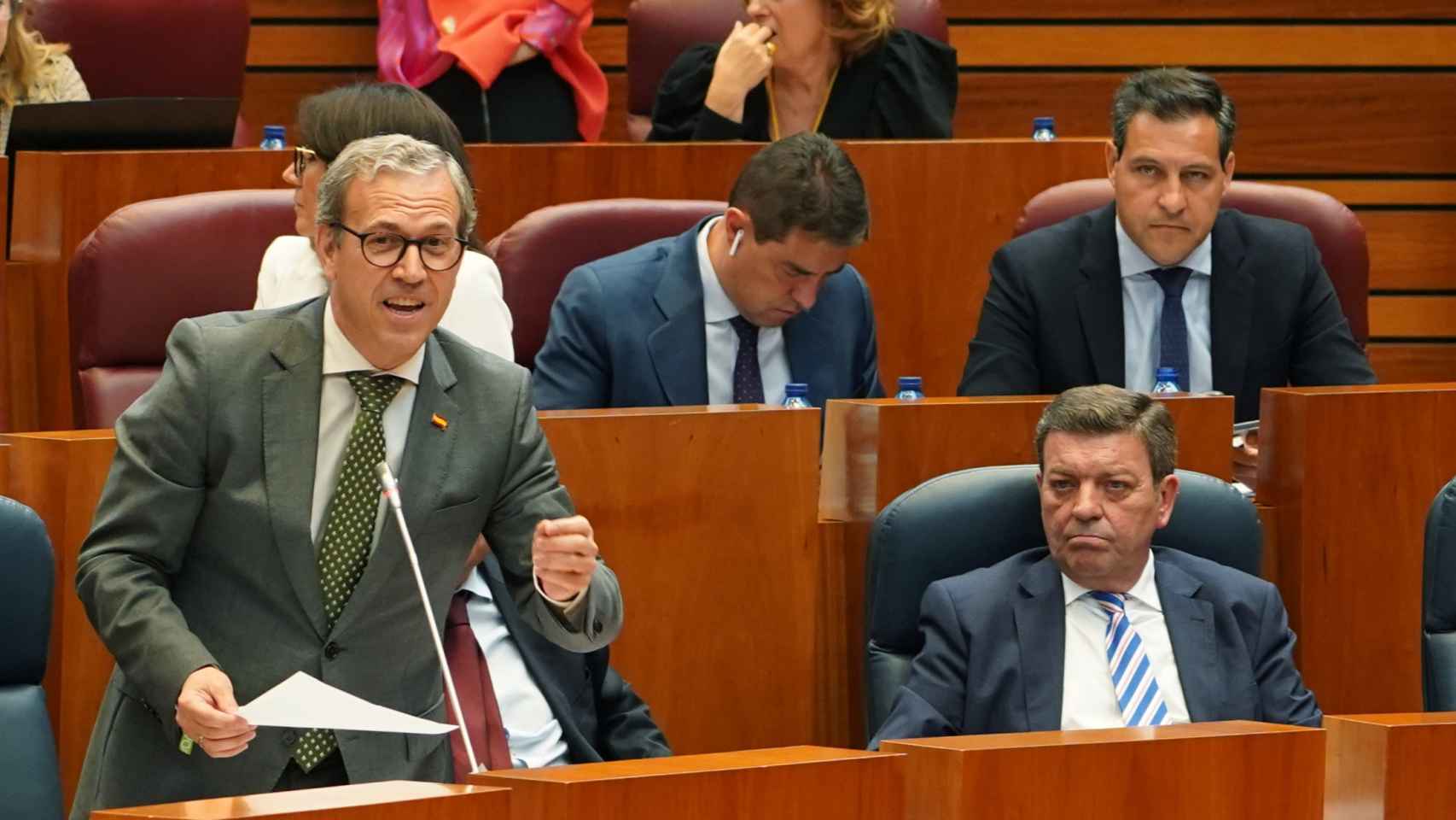 El consejero de Industria Mariano Veganzones durante su intervención en el Pleno de las Cortes