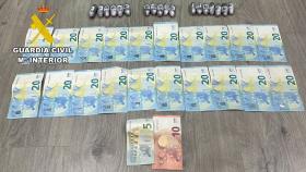 Hachís y dinero requisado por la Guardia Civil al conductor de un vehículo en Burgos