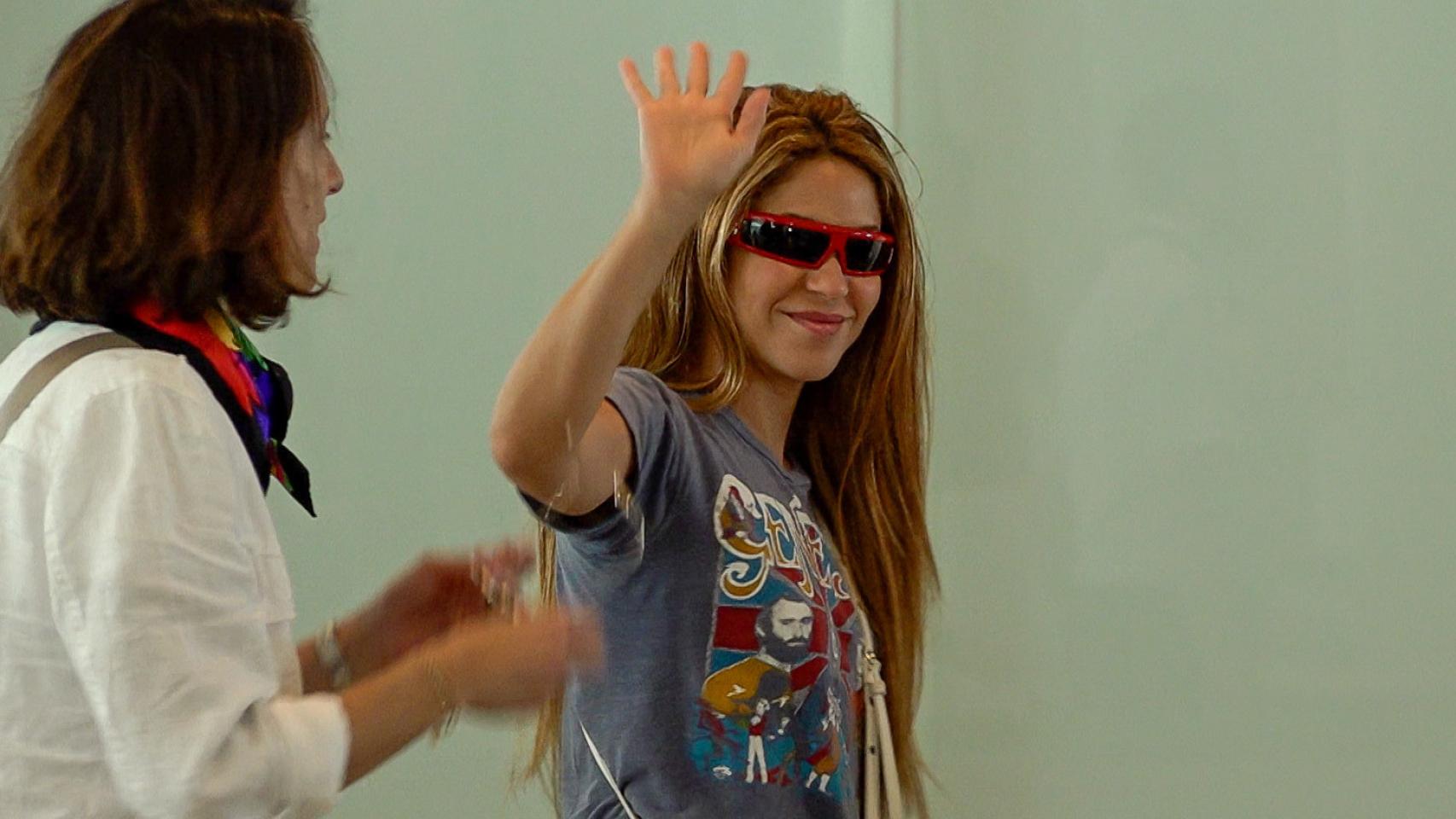 Shakira, tras dejar a sus hijos en Barcelona.