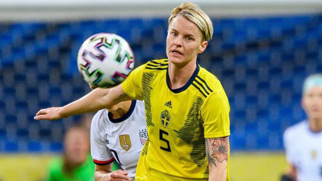 Nilla Fischer, durante un partido con la selección de Suecia.
