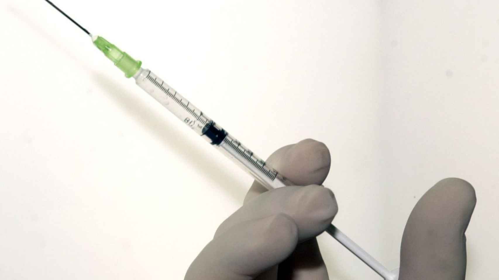 Imagen de archivo de una inyección de toxina botulínica, conocida por Botox.