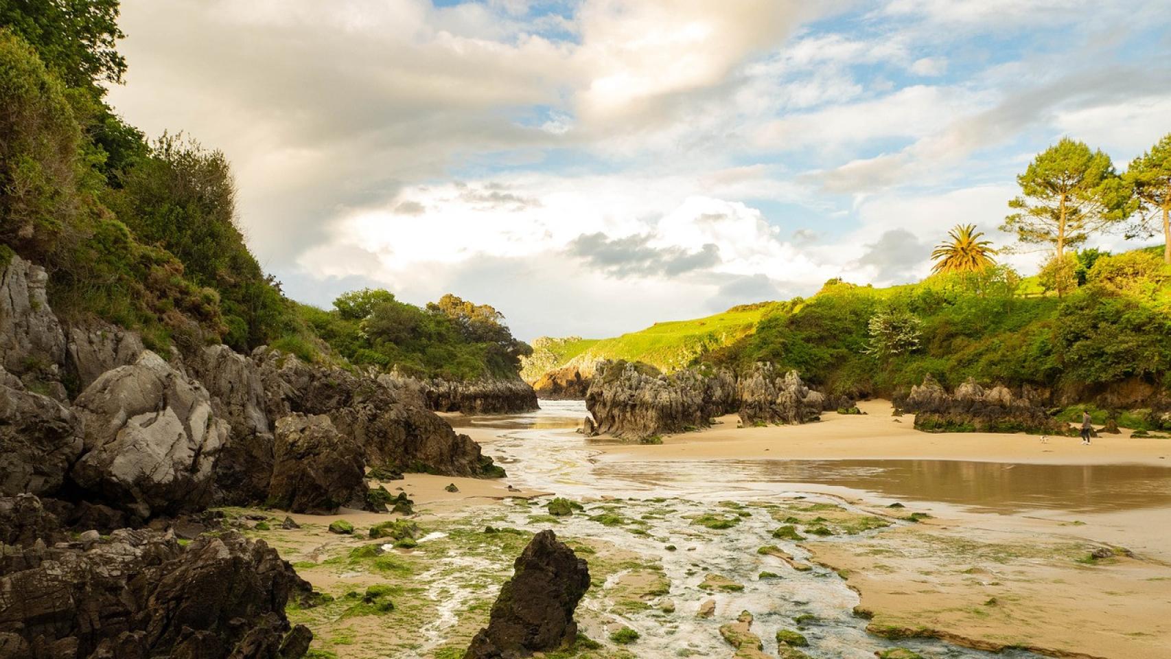 Esta playa paradisíaca de España te hará sentir en Tailandia