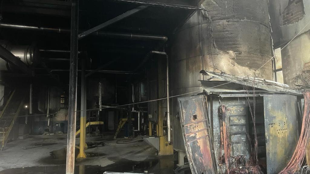 Interior de la fábrica que ha ardido en Cabezón