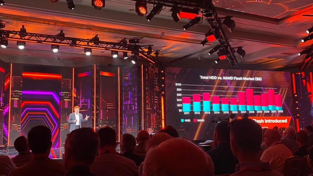 Charles Giancarlo, CEO de Pure Storage, durante la keynote de Accelerate 2023.