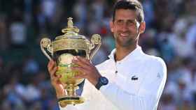 Djokovic, con el título de Wimbledon 2022.