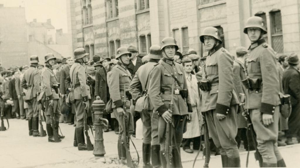 Los policías alemanes que escoltaron a los primeros prisioneros del campo. Foto: Museo de Auschwitz / Cortesía de Marek Tomaszewski