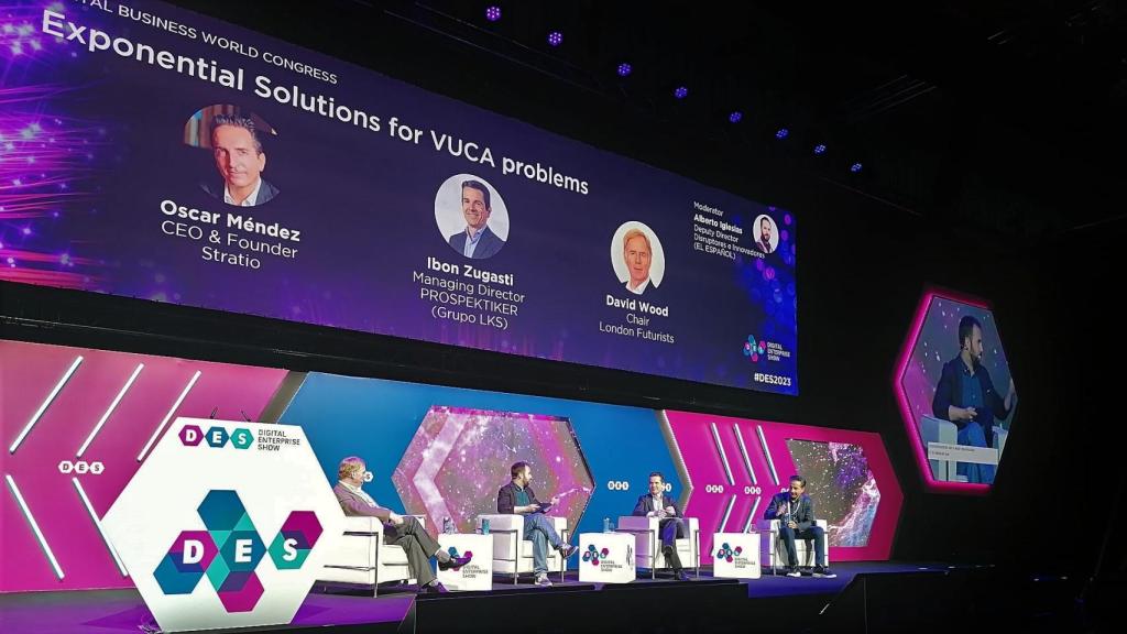 Un momento de la mesa redonda 'Exponential Soluitons for VUCA problems' celebrada en DES 2023.