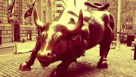 La icónica estatua del toro de Wall Street, símbolo de la zona financiera de Nueva York.