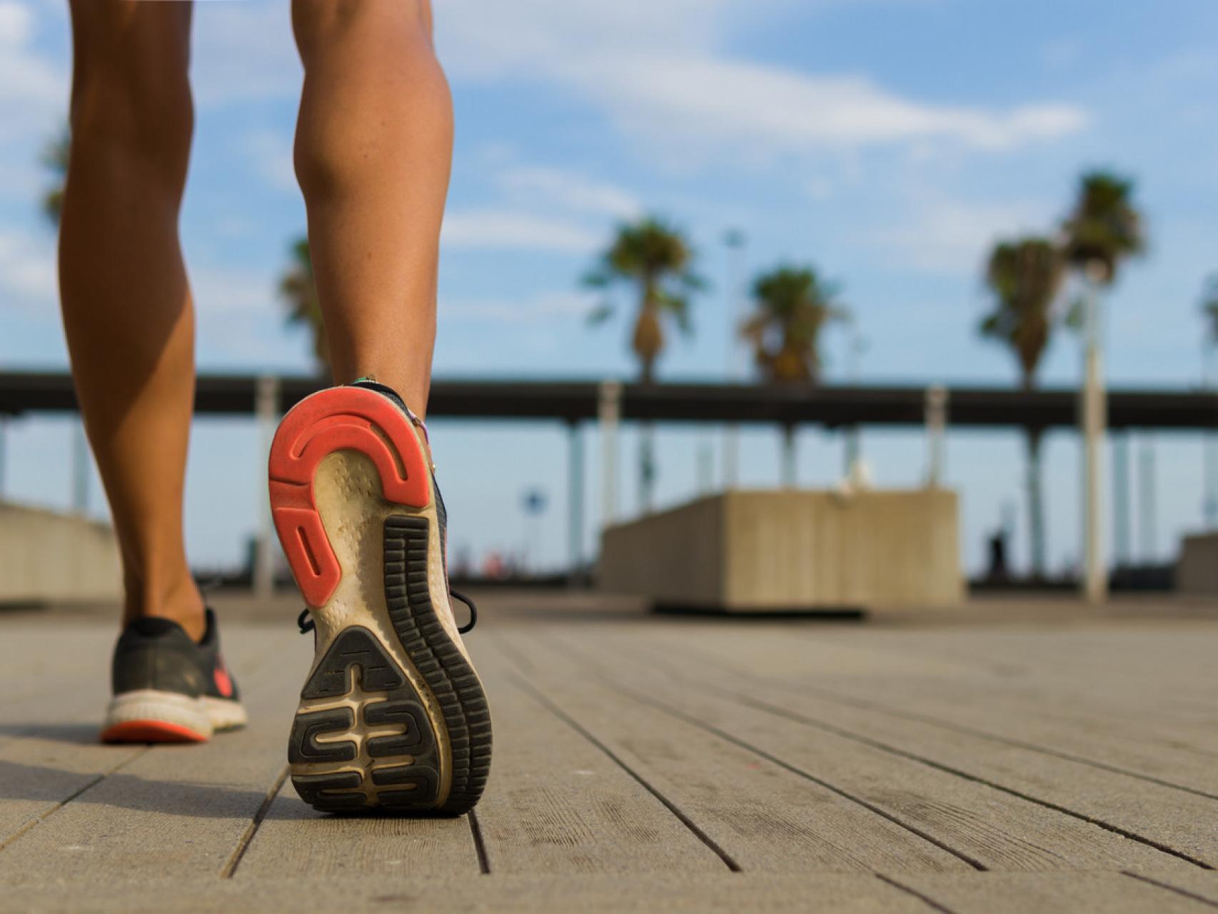 Con caminar no es suficiente. Una forma sencilla de hacer ejercicios en  casa.