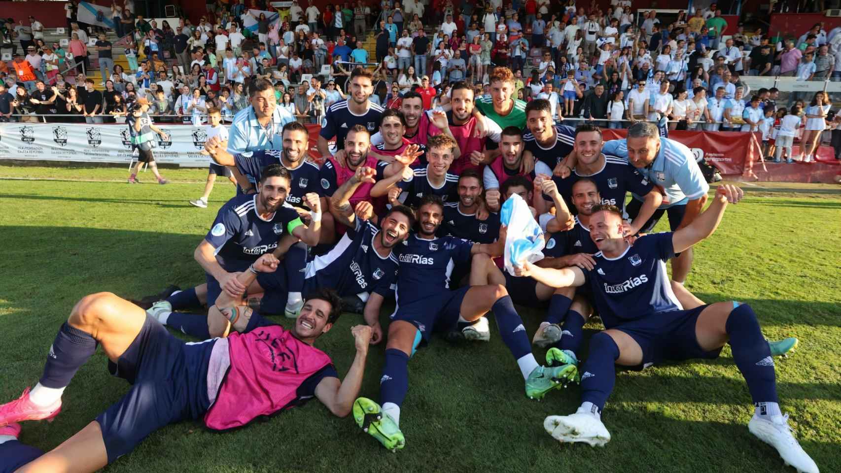 La Selección Galega de Fútbol celebra su pase a la final de la Copa de las Regiones.