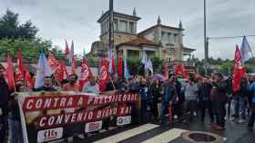 Centenares de trabajadores del metal se concentran ante la patronal en Vigo por sus propuestas ridículas para el convenio.