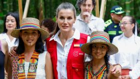 La reina Letizia durante su visita a la fundación AECID, en Colombia.