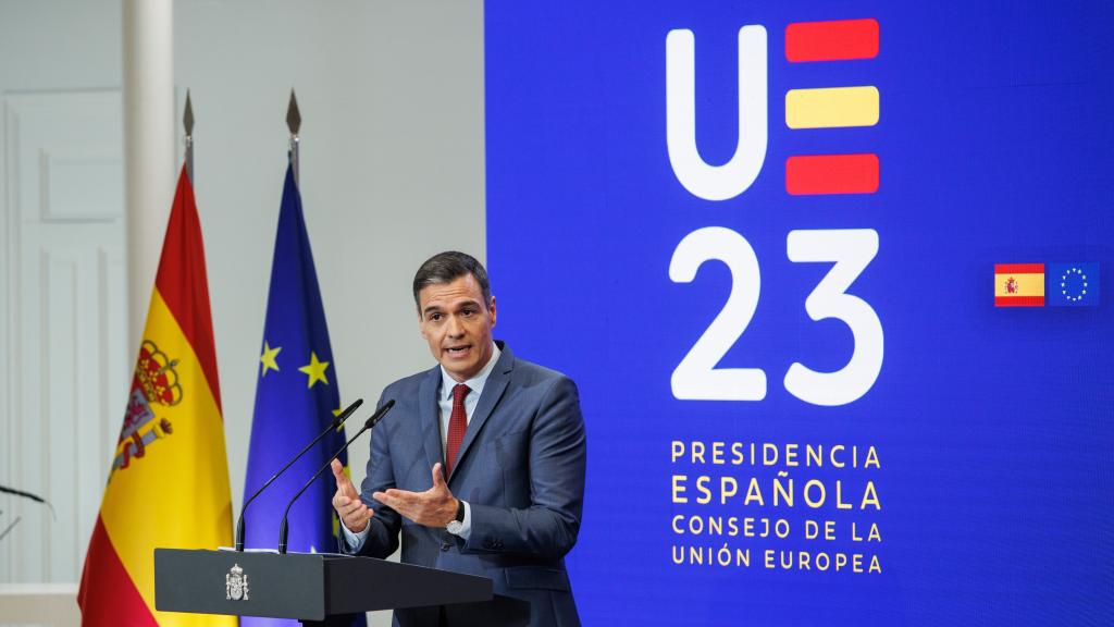 El presidente del Gobierno, Pedro Sánchez, presenta las prioridades de la Presidencia española del Consejo de la UE, en Moncloa, este jueves.