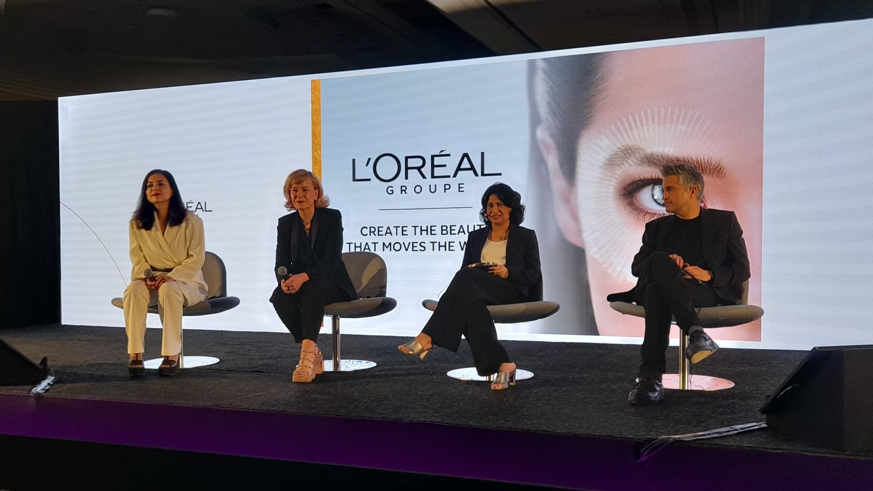 De izquierda a derecha: Blanca Juti, chief corporate Affairs and Engagement Officer L'Oréal Grup; Barbara Lavernos, deputy chief executive officer L'Oréal in charge of Research, Innovation and Technology; Asmita Dubey; chief Digital and Marketing Officer L'Oréal Groupe, y Guive Balooch, L'Oréal's Global Technology Incubator.