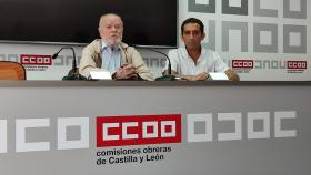 El magistrado emérito José Antonio Martín Pallín y el secretario general de CCOO, Vicente Andrés, durante su rueda de prensa de este jueves.