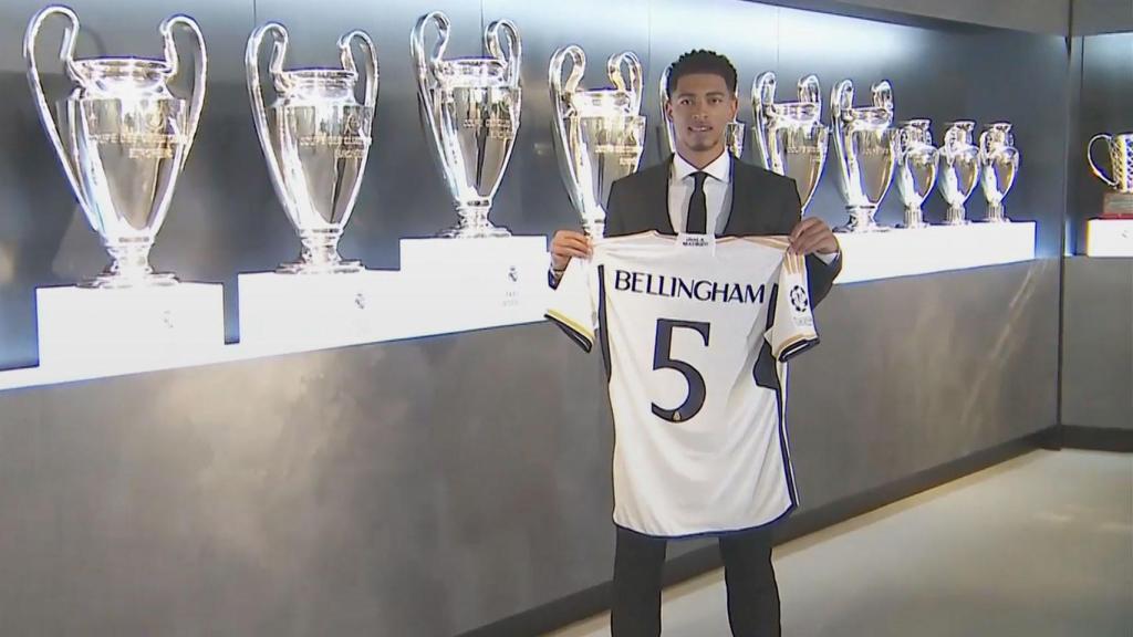 Jude Bellingham, con la camiseta del Real Madrid y el dorsal '5'
