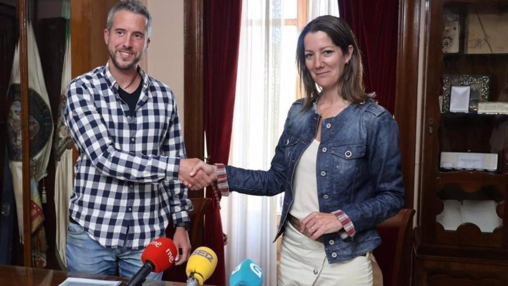 Lara Méndez y Rubén Arroxo, firman el acuerdo de gobierno de Lugo para los próximos cuatro años