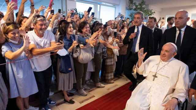 El papa Francisco recibe el alta nueve días después de su operación de una hernia abdominal