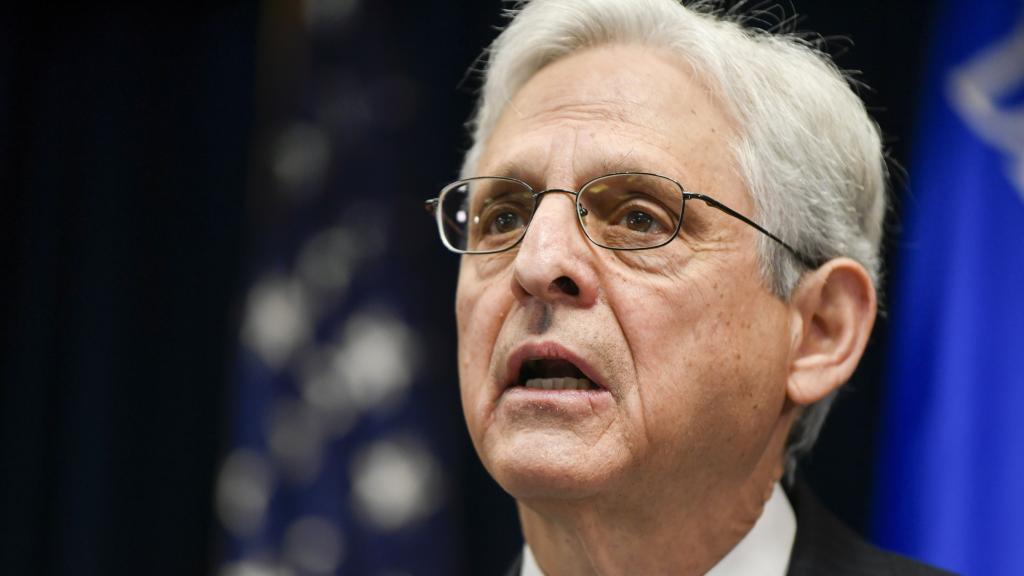 El Fiscal General Merrick Garland habla en una conferencia de prensa sobre el informe del Departamento de Justicia sobre la conducta de la Policía de Minneapolis