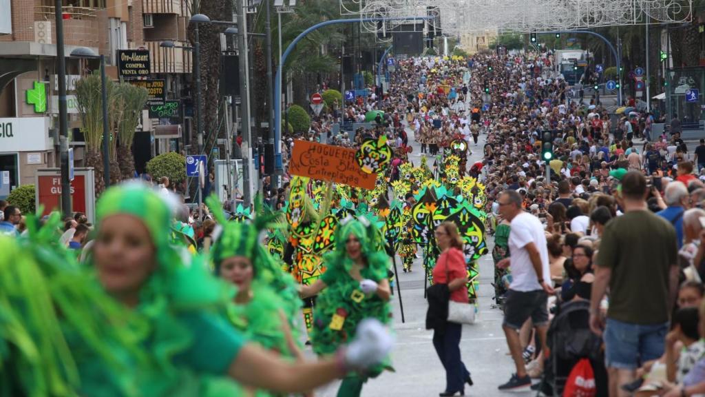 Desfile del ninot de Hogueras.