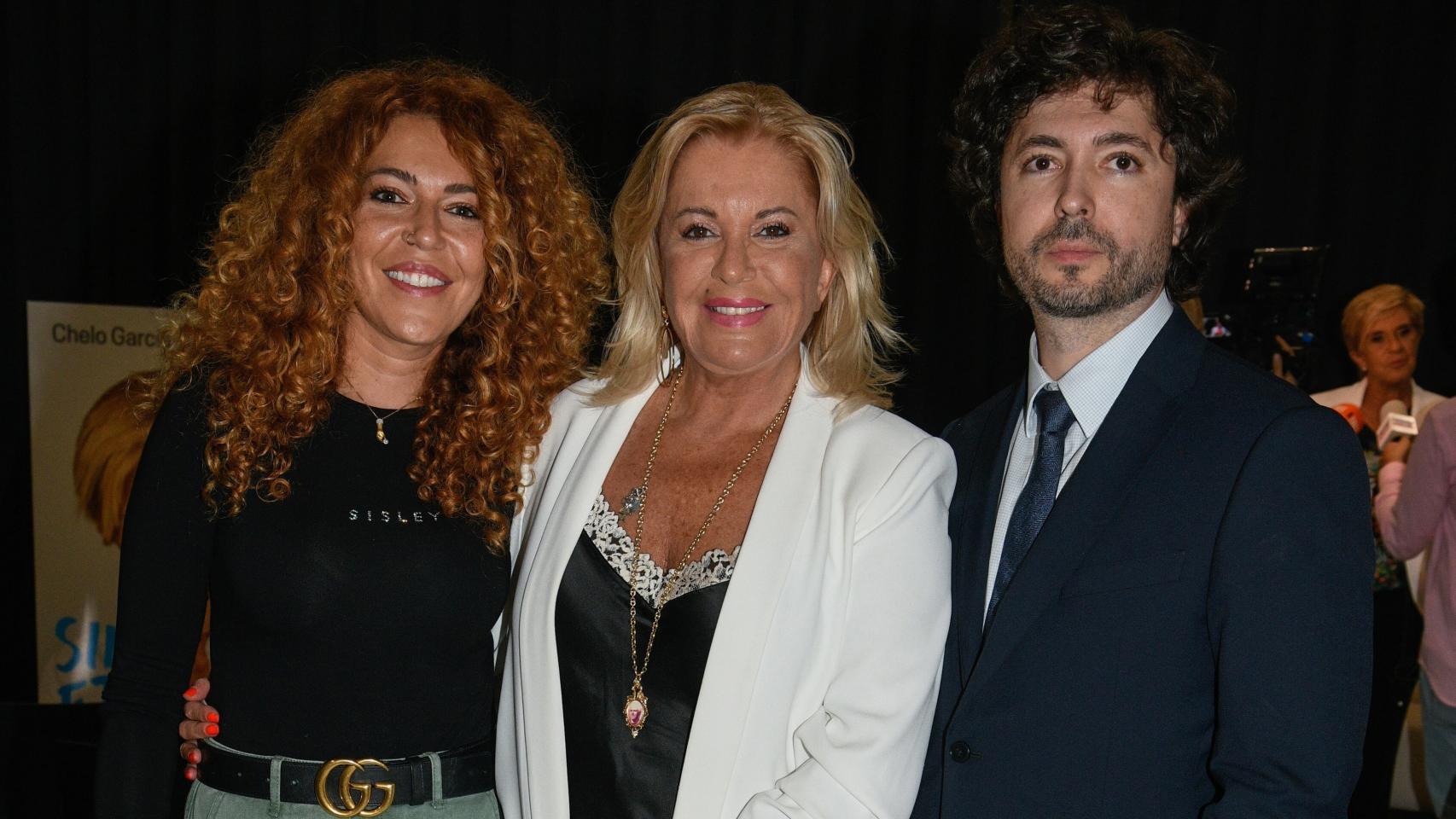 La artista Bárbara Rey junto a sus dos hijos, Sofía y Ángel Cristo, en una imagen de archivo.