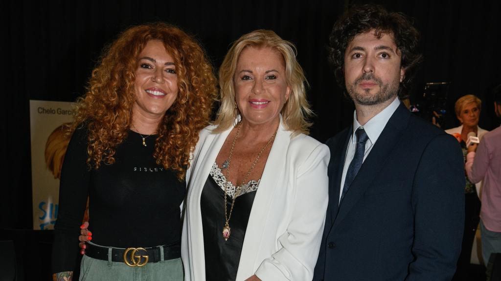 La artista Bárbara Rey junto a sus dos hijos, Sofía y Ángel Cristo, en una imagen de archivo.