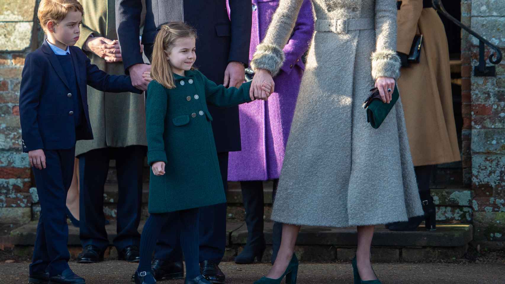 La princesa Charllote con un abrigo de Amaia Kids.