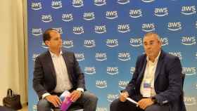 Miguel Álava, director general de AWS para Iberia, y Ricardo Oliver, jefe global de ingeniería de datos de BBVA.