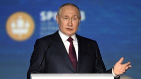 El presidente ruso Putin asiste al Foro Económico Internacional de San Petersburgo.