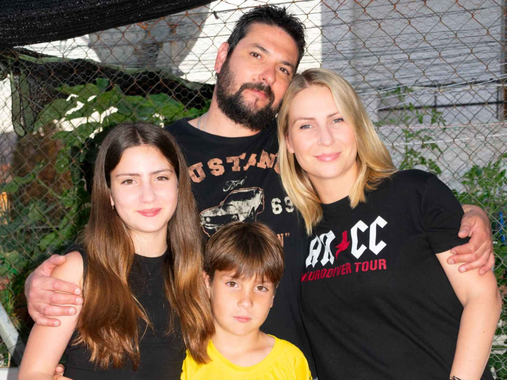 Fernando Gimeno y Ania Placzkowska, junto a sus hijos, Mía y Eloy Gimeno.