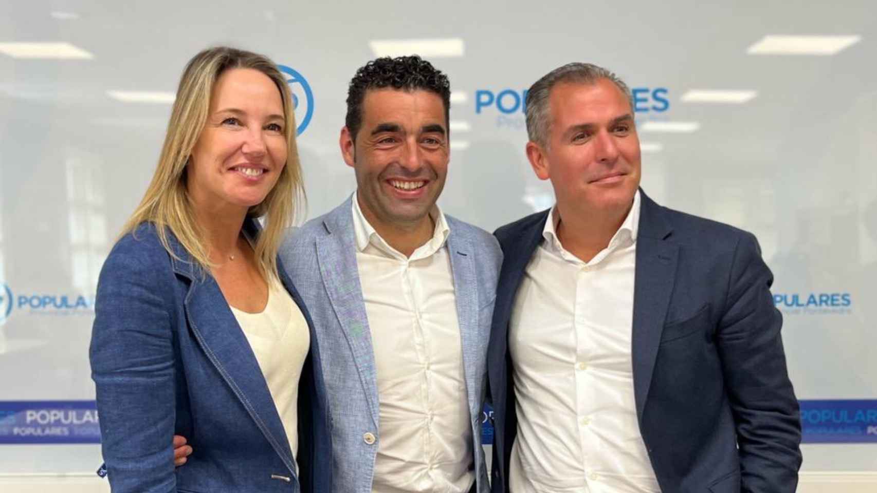 Luis López (centro) junto a Marta Fernández-Tapias y Rafa Domínguez.