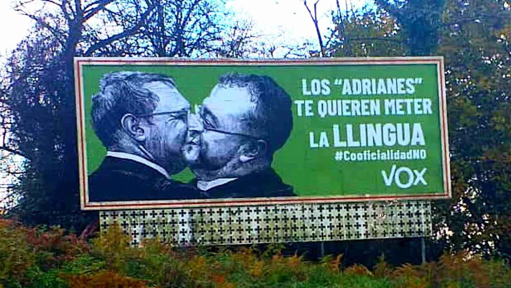 Cartel de Vox en el que señalaba a Adrián Pumares y a Adrián Barbón