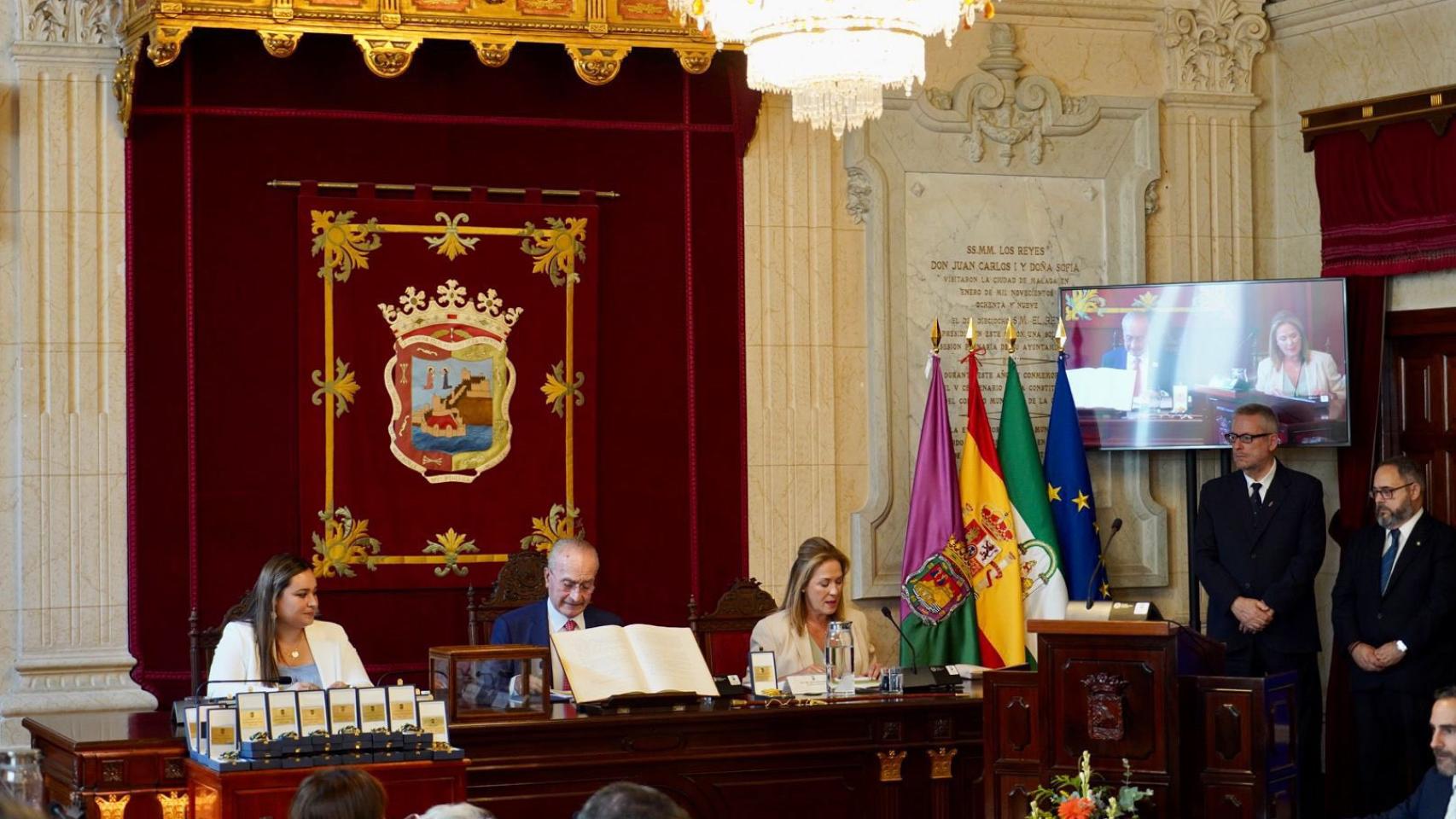 La Mesa de Edad del pleno del Ayuntamiento de Málaga con Francisco de la Torre, Alicia Elena García y Mercedes Martín.